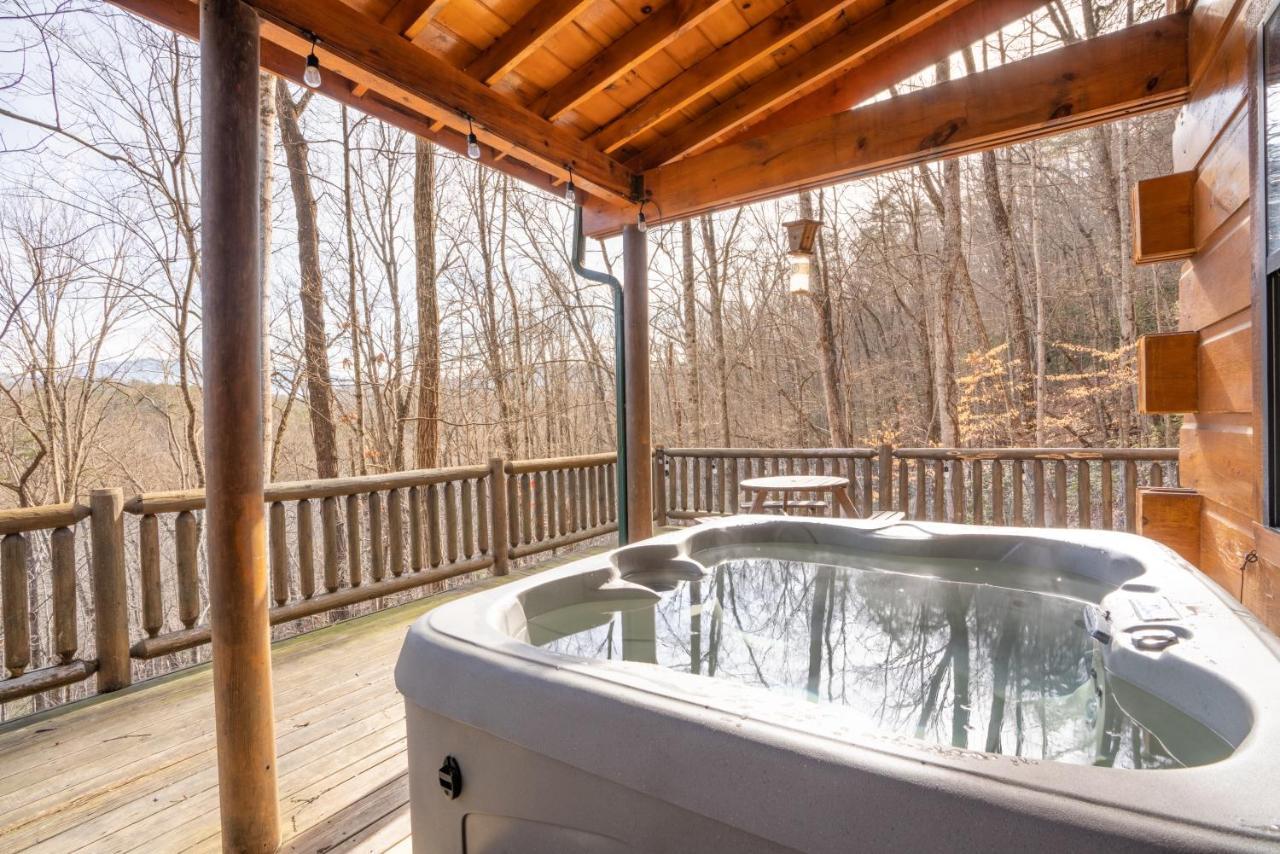 Moonshine Ridge Cabin With Hot Tub And Fire Pit Pigeon Forge Eksteriør bilde