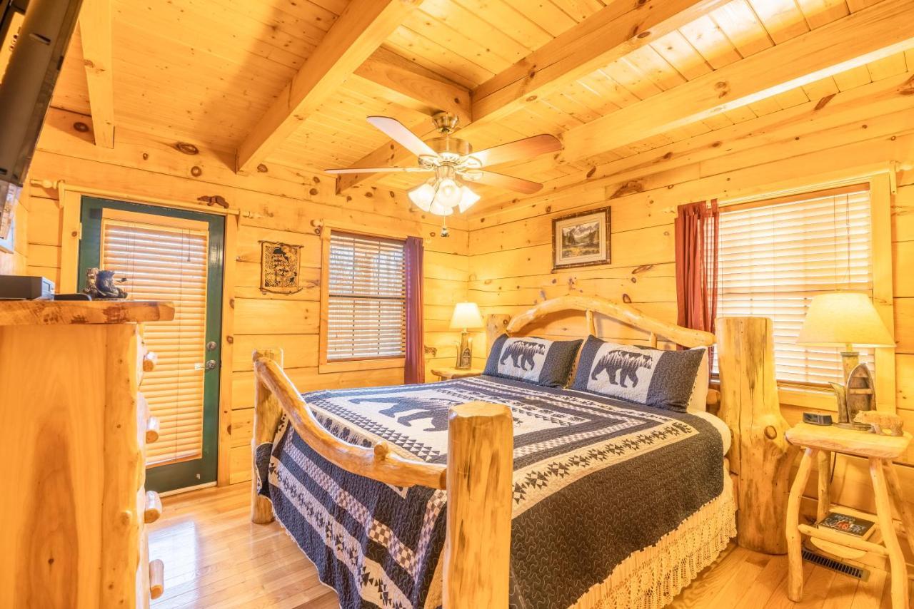 Moonshine Ridge Cabin With Hot Tub And Fire Pit Pigeon Forge Eksteriør bilde