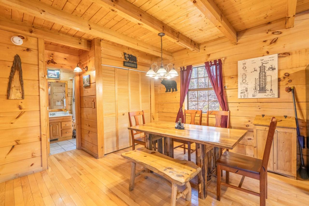 Moonshine Ridge Cabin With Hot Tub And Fire Pit Pigeon Forge Eksteriør bilde