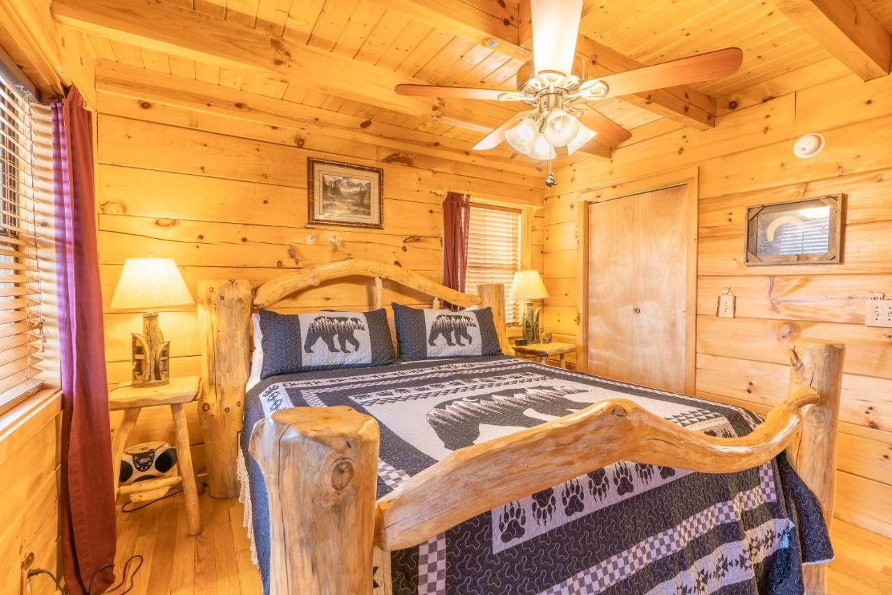 Moonshine Ridge Cabin With Hot Tub And Fire Pit Pigeon Forge Eksteriør bilde