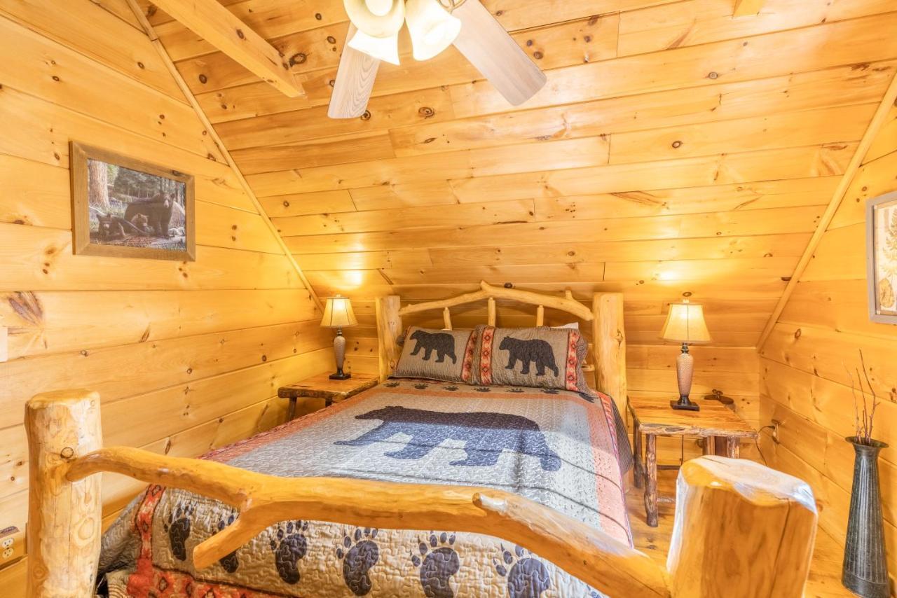 Moonshine Ridge Cabin With Hot Tub And Fire Pit Pigeon Forge Eksteriør bilde