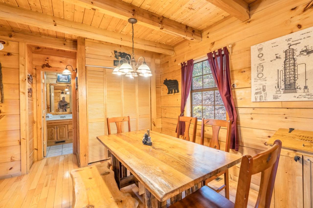 Moonshine Ridge Cabin With Hot Tub And Fire Pit Pigeon Forge Eksteriør bilde
