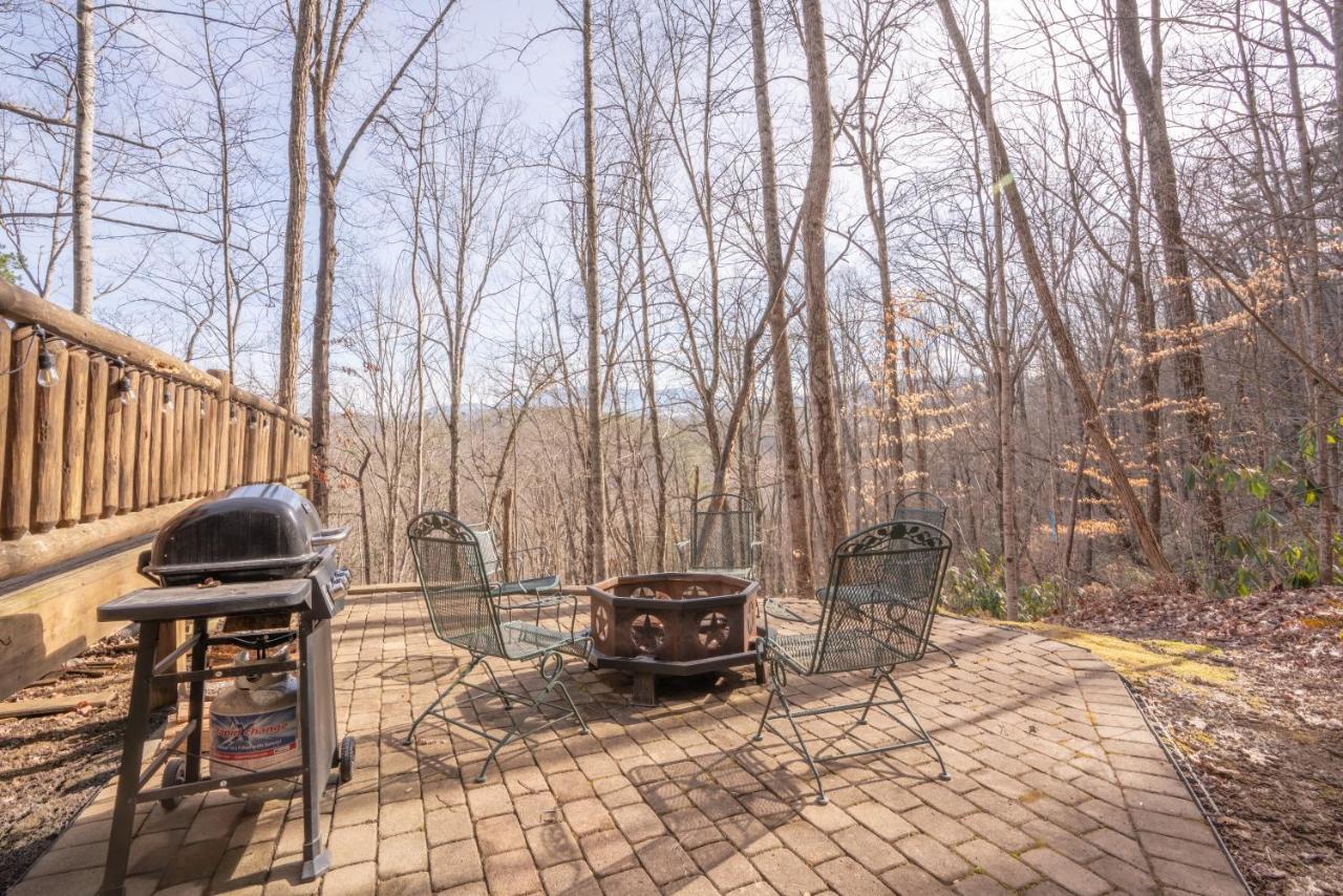 Moonshine Ridge Cabin With Hot Tub And Fire Pit Pigeon Forge Eksteriør bilde