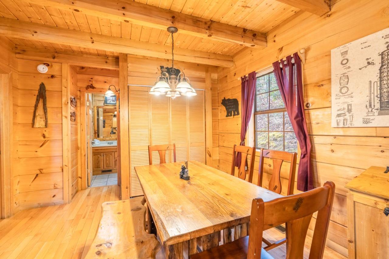 Moonshine Ridge Cabin With Hot Tub And Fire Pit Pigeon Forge Eksteriør bilde