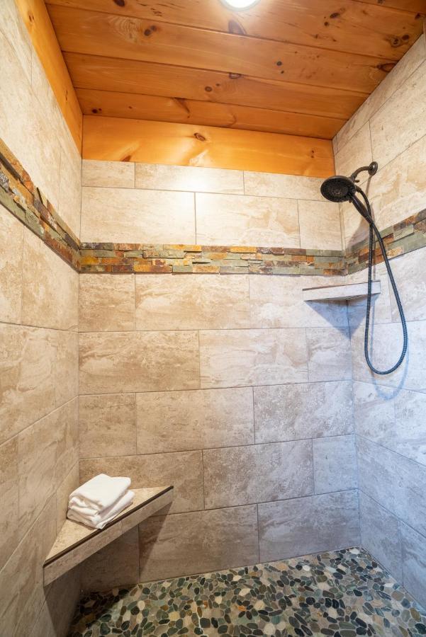 Moonshine Ridge Cabin With Hot Tub And Fire Pit Pigeon Forge Eksteriør bilde