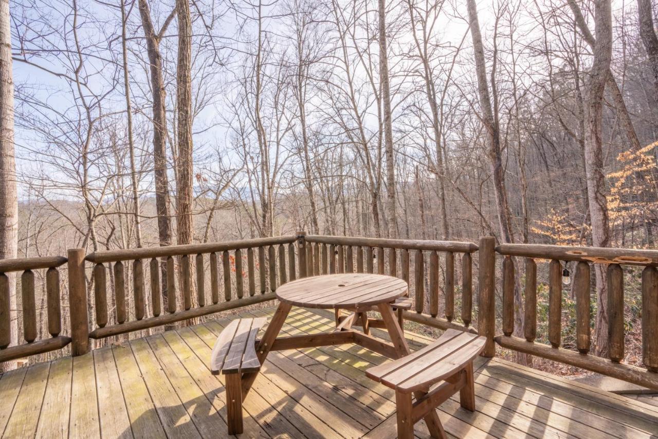 Moonshine Ridge Cabin With Hot Tub And Fire Pit Pigeon Forge Eksteriør bilde