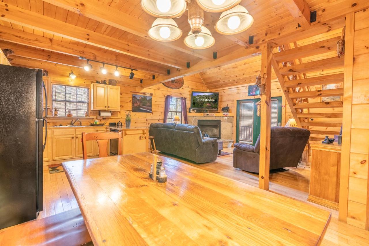 Moonshine Ridge Cabin With Hot Tub And Fire Pit Pigeon Forge Eksteriør bilde