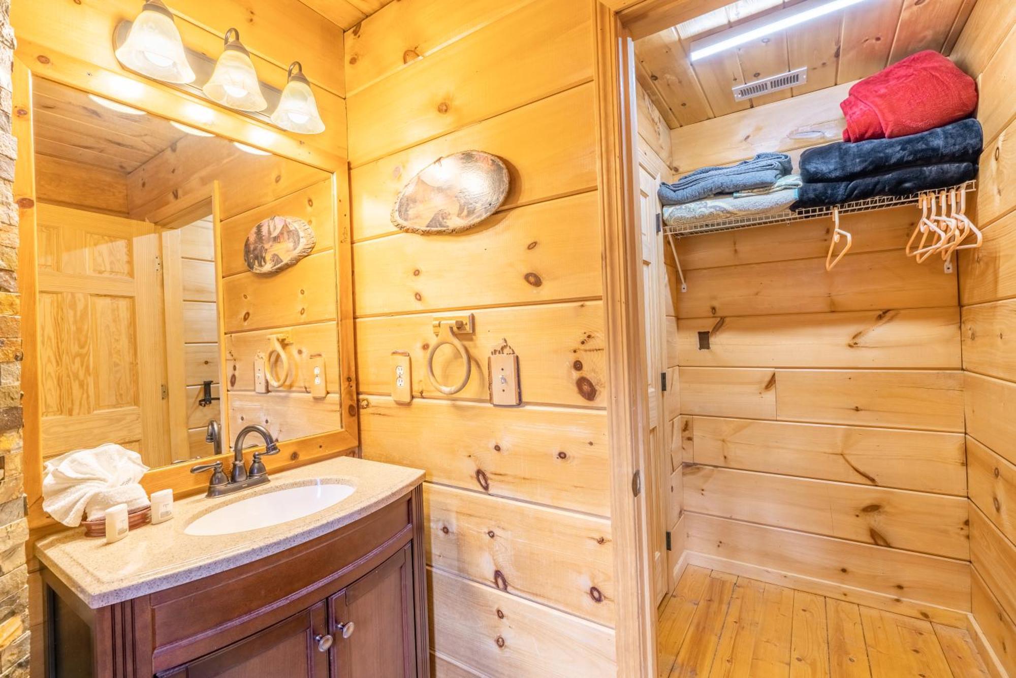 Moonshine Ridge Cabin With Hot Tub And Fire Pit Pigeon Forge Eksteriør bilde