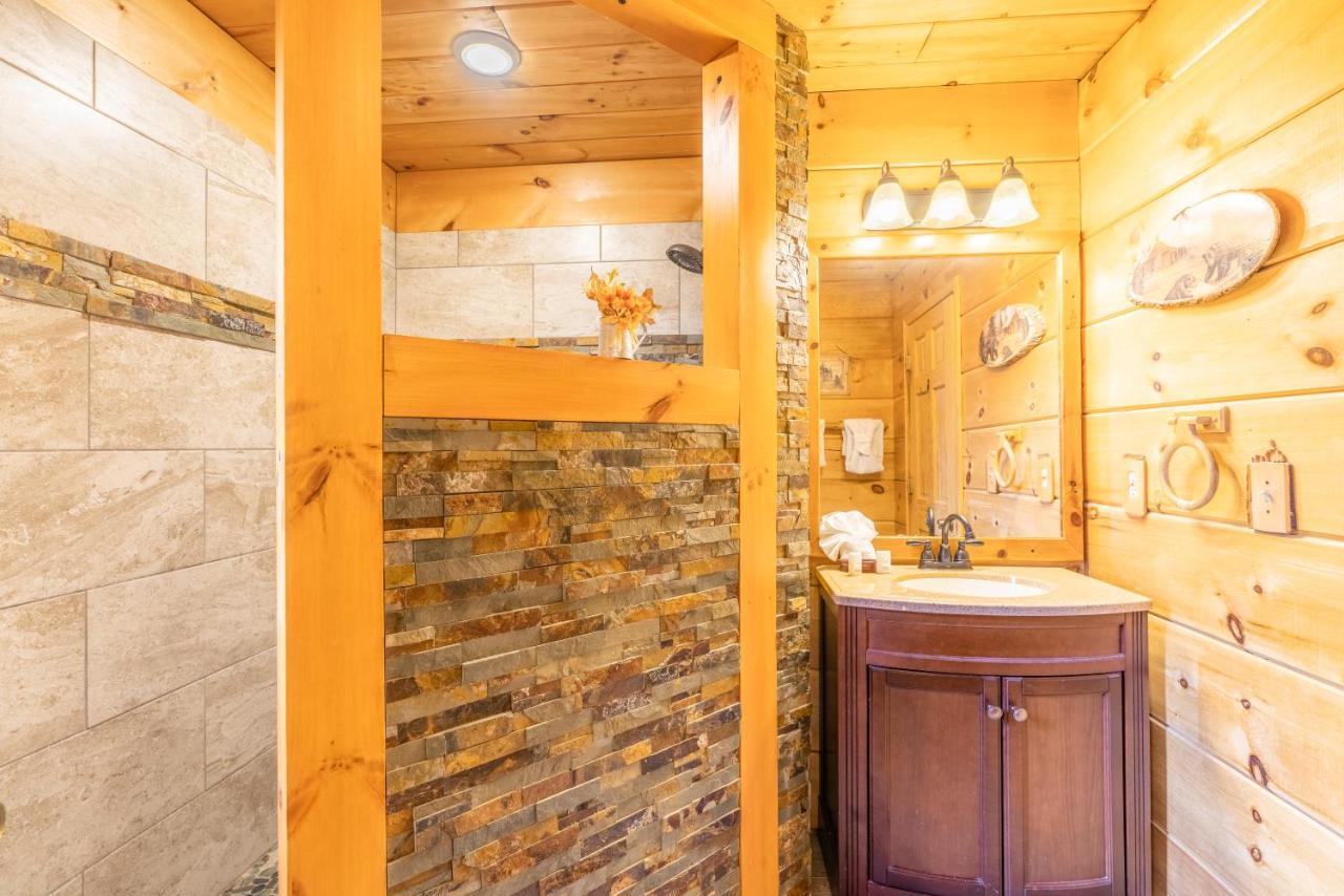 Moonshine Ridge Cabin With Hot Tub And Fire Pit Pigeon Forge Eksteriør bilde